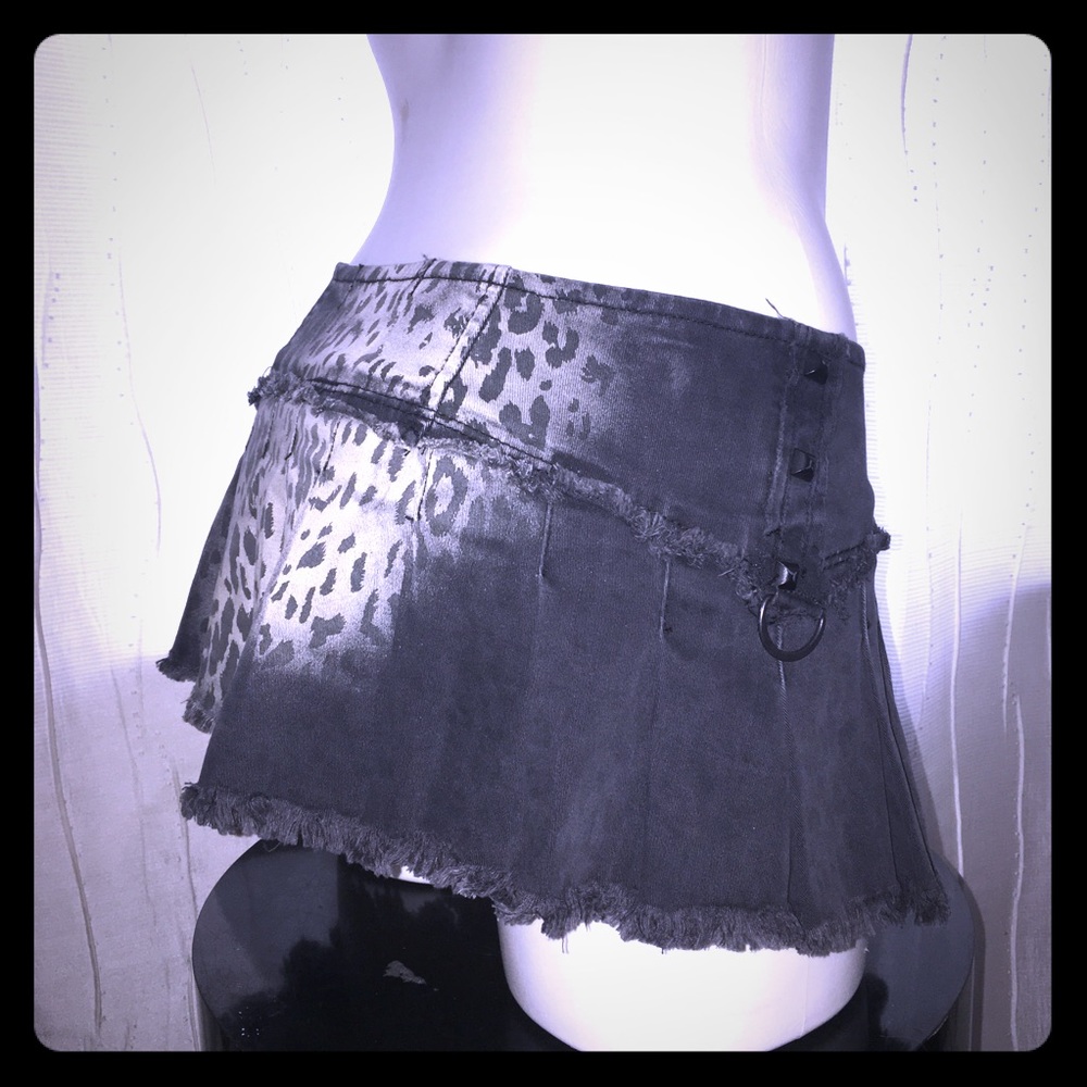Vintage Lip Service pleated leopard print skirt